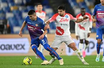 VIDEO | Así cobró el penal Johan Vásquez con el Cremonese frente al Napoli en la Coppa Italiana