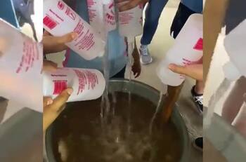VIDEO | Jóvenes vuelven virales por preparar 'aguas locas' con alcohol etílico
