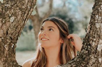 Sara María, nieta de Lupita D'Alessio, debuta de la mano de su abuela