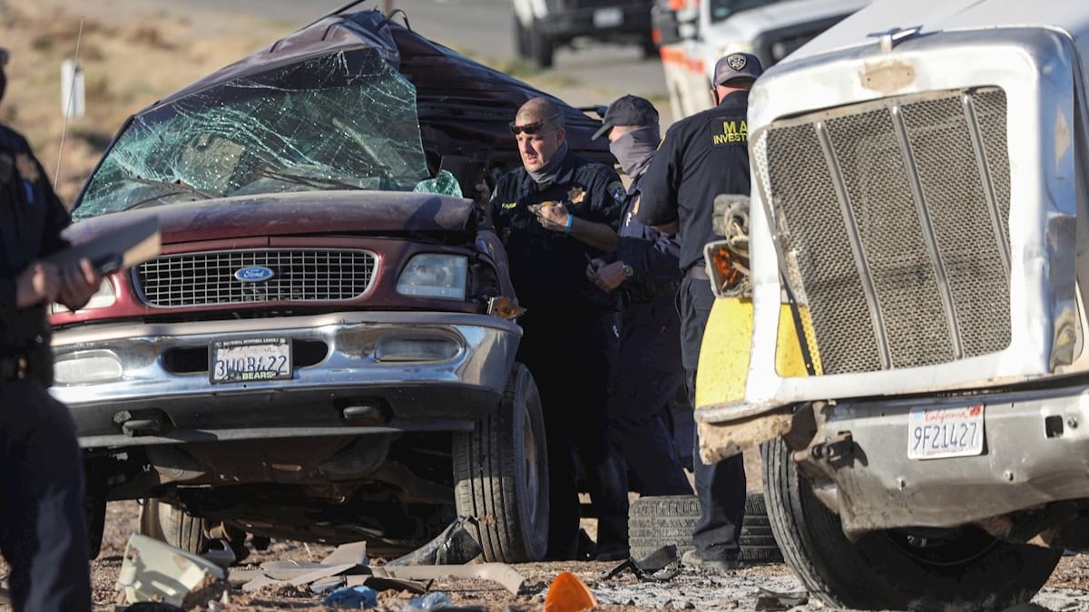 Mexicanos que murieron en accidente en California ingresaron por un agujero de valla fronteriza