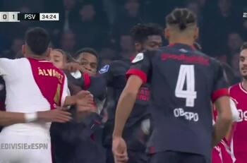 Edson Álvarez protagonizó conato de bronca en el partido entre Ajax y PSV