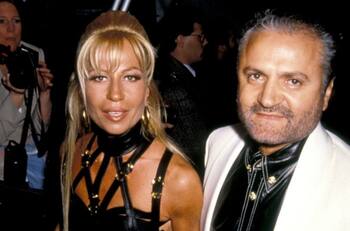 Donatella Versace recuerda a su hermano Gianni, a 24 años de su asesinato