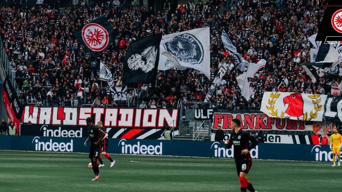 VIDEO | Pelea entre hinchas del Frankfurt y Rangers marca previa de la final de la Europa League