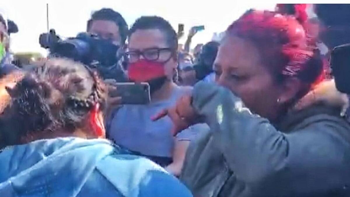 Video: Madre exige información por su hijo de 12 años a más de 11 horas del incidente del metro en la línea 12