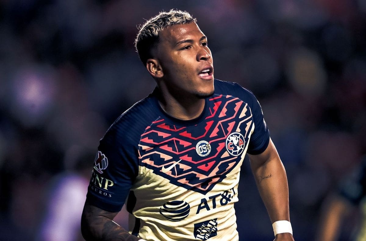 Roger Martínez enciende las alarmas en América, estará fuera la mitad del torneo