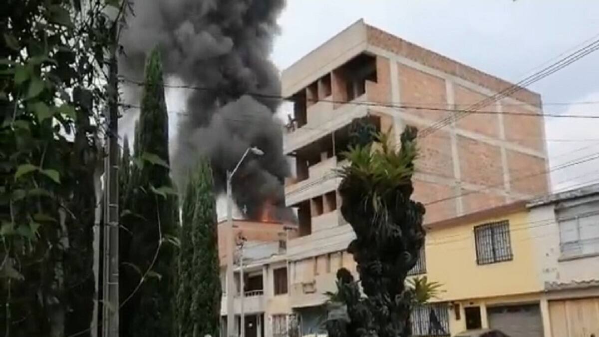 VIDEO | Avioneta se desploma en Colombia; Mueren 8 personas