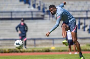 VIDEO | Diogo de Oliveira marca golazo en la practica y festeja como Cristiano Ronaldo