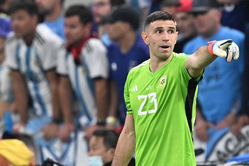 Dibu Martínez fue figura en los últimos títulos de la Selección Argentina. Foto: EFE.