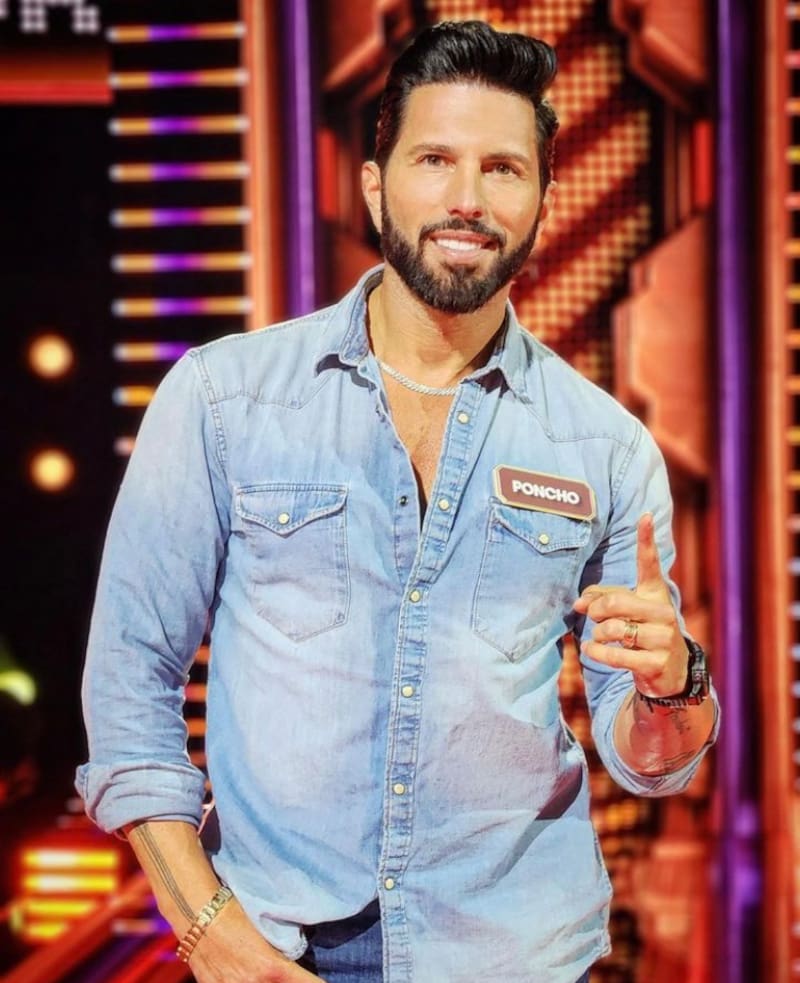 El influencer se hizo injerto de cabello