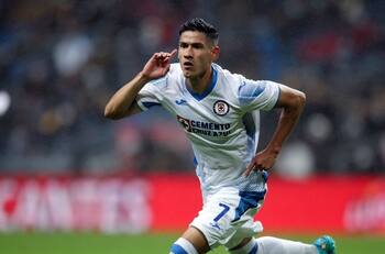 Rayados empata 2-2 a Cruz Azul en el último minuto