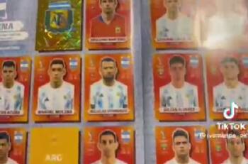 VIDEO | Padre roba estampa del álbum del Mundial de Qatar 2022 a su hija para llenar a Argentina