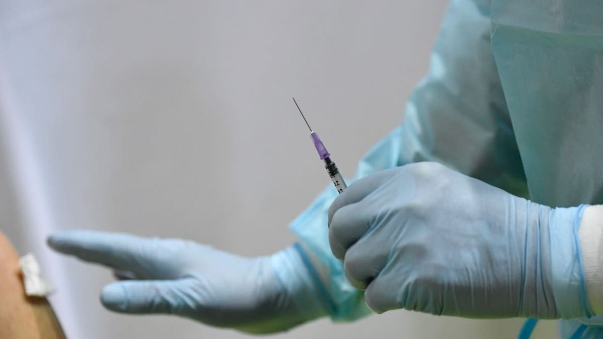 El Salvador recibe donativo de 100.800 vacunas AstraZeneca enviado por México