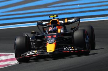 ¿Red Bull beneficia a Verstappen?: Checo Pérez rompió el silencio sobre las mejoras del RB18