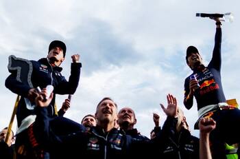 Así celebró Christian Horner la batalla de Checo Pérez contra Leclerc: "Fue brillante"