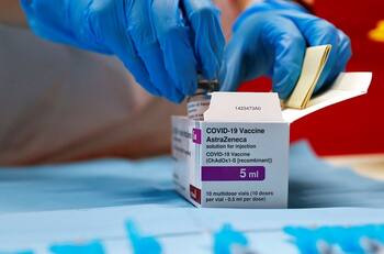 Reportan 41 nuevas muertes en Reino Unido después de recibir dosis de Astra Zeneca