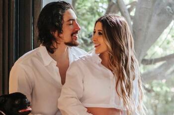 Alex Fernández y su esposa presumen los detalles de la habitación de su hija