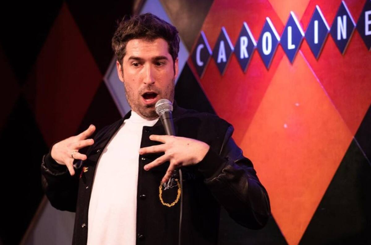 3 especiales de comedia en Netflix que te harán llorar de la risa