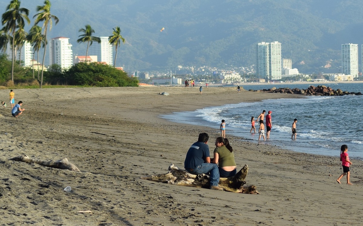 Senadores buscan aumentar días de vacaciones para los trabajadores
