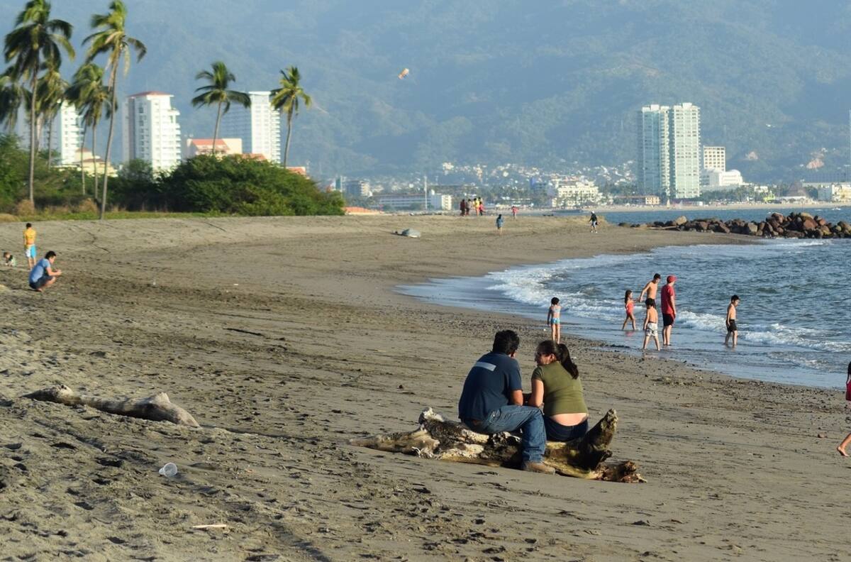 Senadores buscan aumentar días de vacaciones para los trabajadores