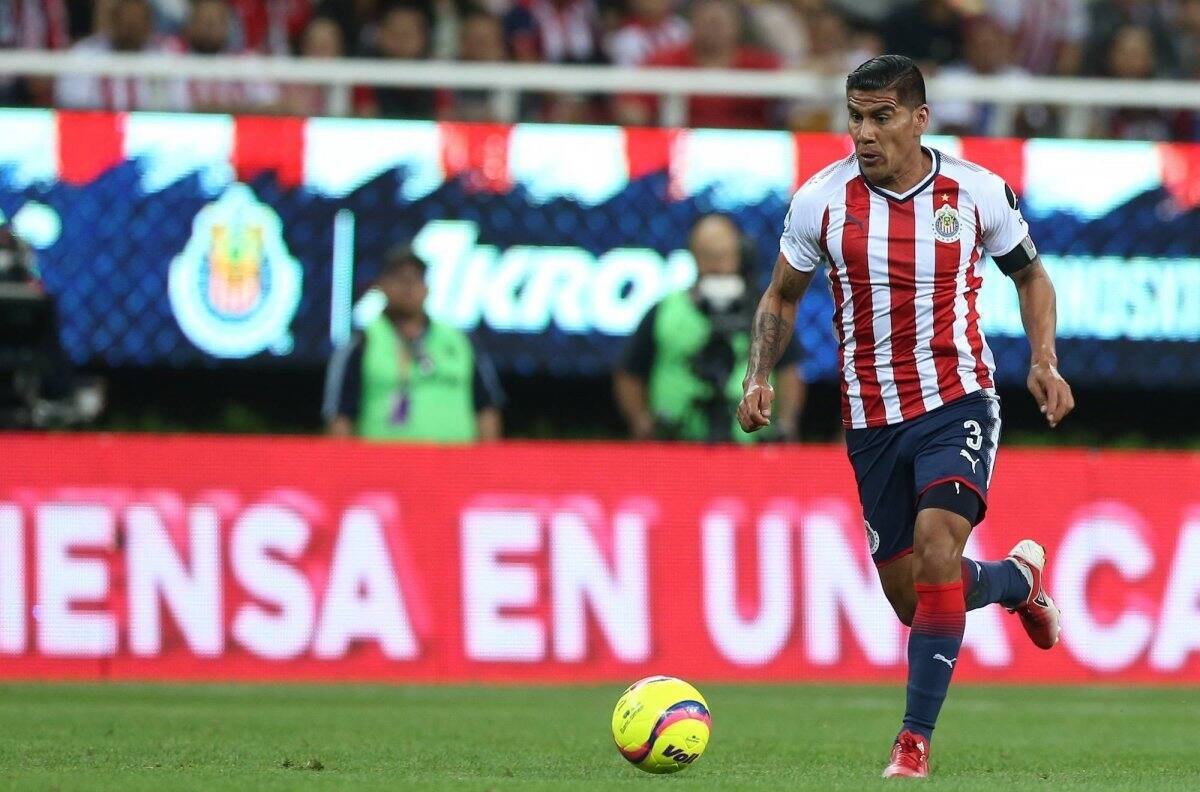 Estos son los 5 mejores defensas centrales de Chivas en la historia