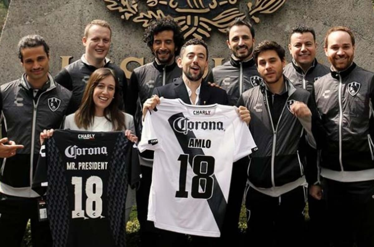 Club de Cuervos ya tendría amarrado al primer entrenador de su historia