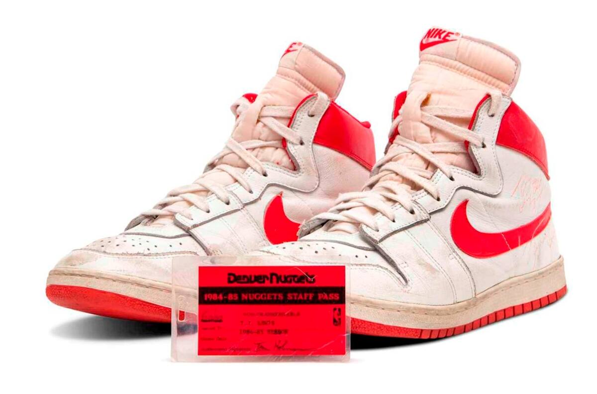 Tenis de Michael Jordan son subastados en más de 30 millones de pesos