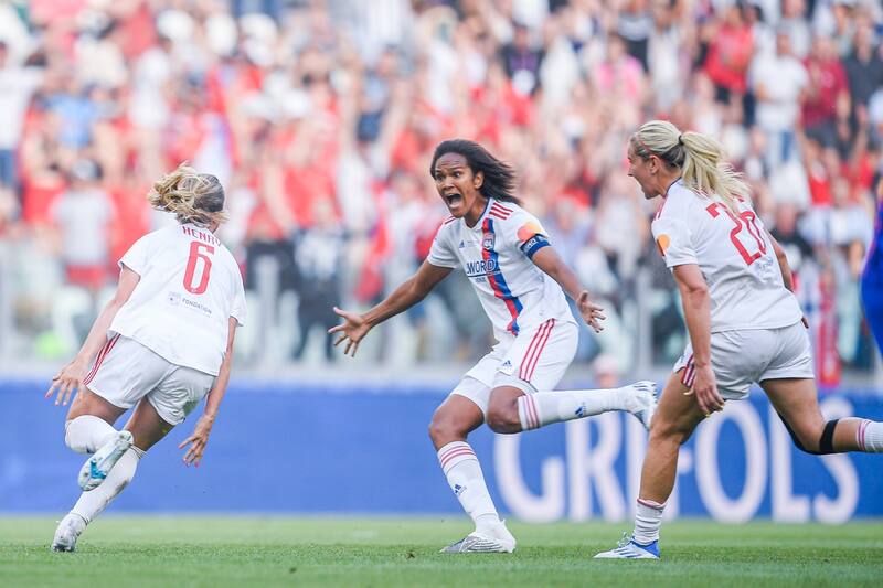 Wendie Renard, capitana de Olympique de Lyon, fue la primera en renunciar a la Selección de Francia por discrepancias con la entrenadora.