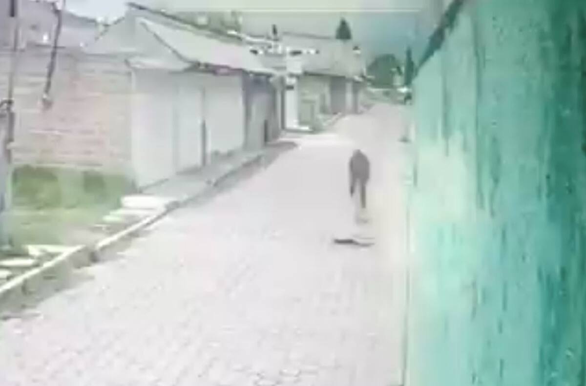 Bache mortal: ciclista cae en uno y muere en instantes en Tlaxcala