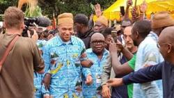 VIDEO | El increíble escuadrón que escoltó a Kylian Mbappé en Camerún: hubo autos blindados y metralletas