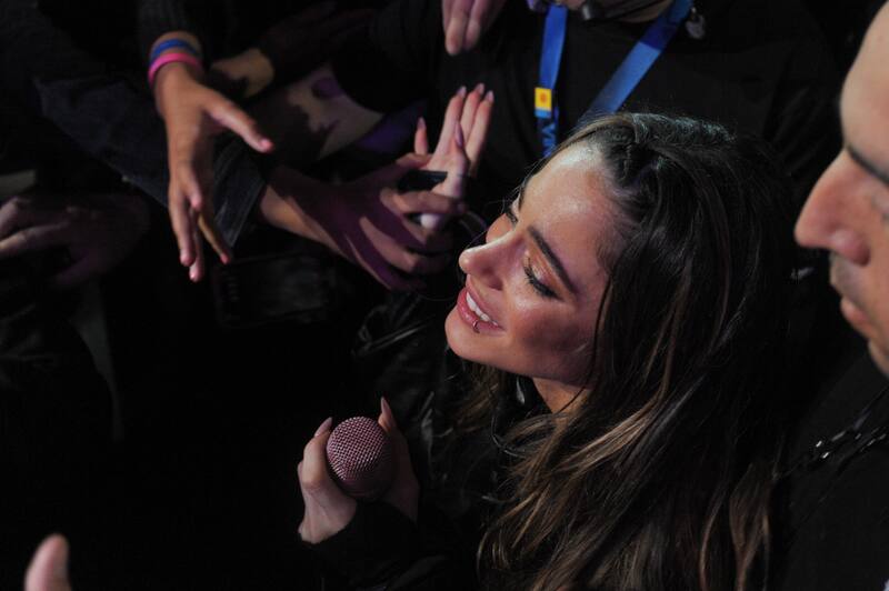Tini puso a cantar al "monstruo" con un show lleno de energía.