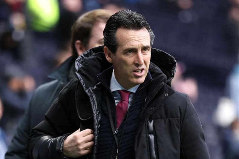 Unai Emery no quedo para nada contento con el actuar del DIbu Martínez.