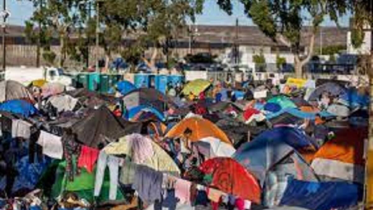 Crisis migratoria en Tijuana: 3 mil personas duermen a la intemperie en frontera con EE.UU.