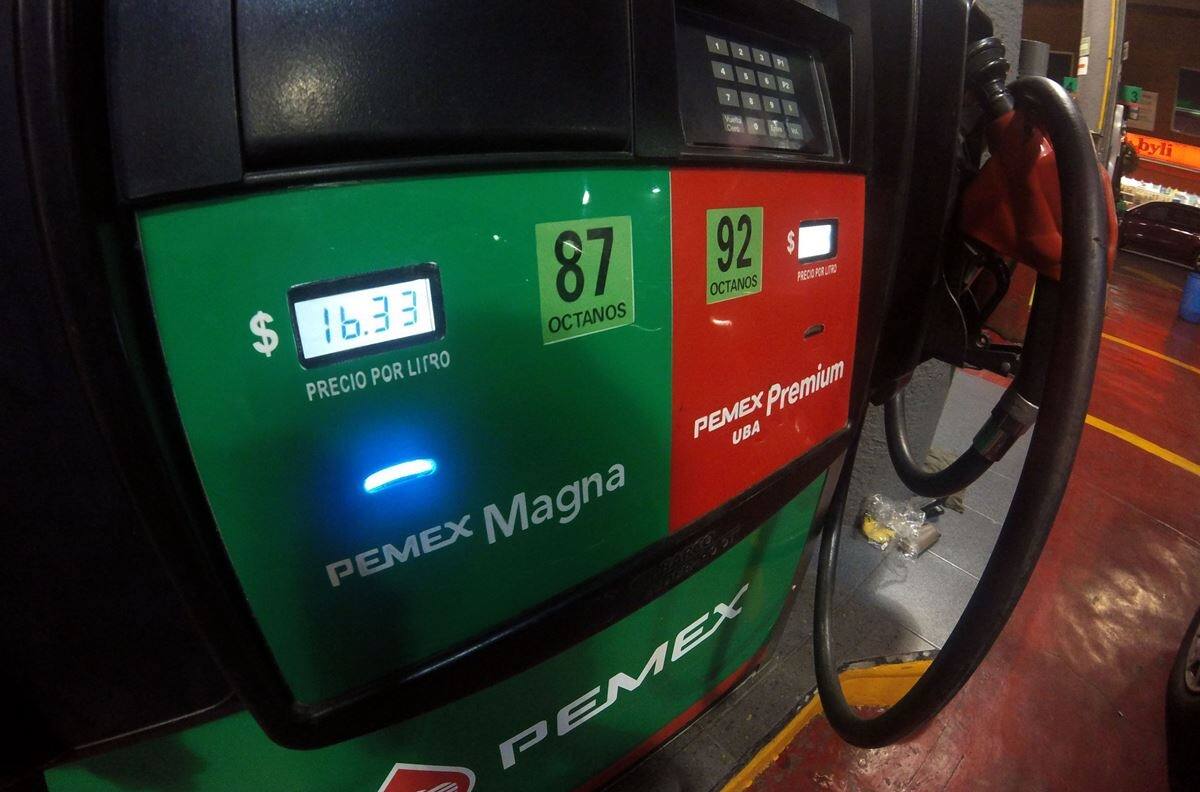 La gasolina baja de precio, revisa los costos hoy 16 de octubre
