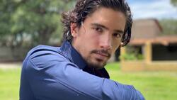 Alex Fernández presume a su hija en su primera salida al pediatra