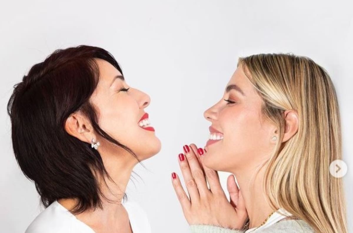 Michelle y Stephanie Salas comparten portada de revista y ¡parecen hermanas!