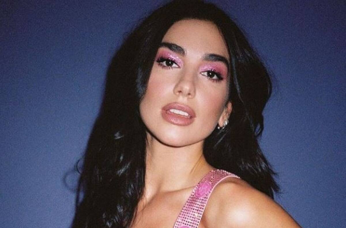 Dua Lipa enciende las redes en diminuto bikini