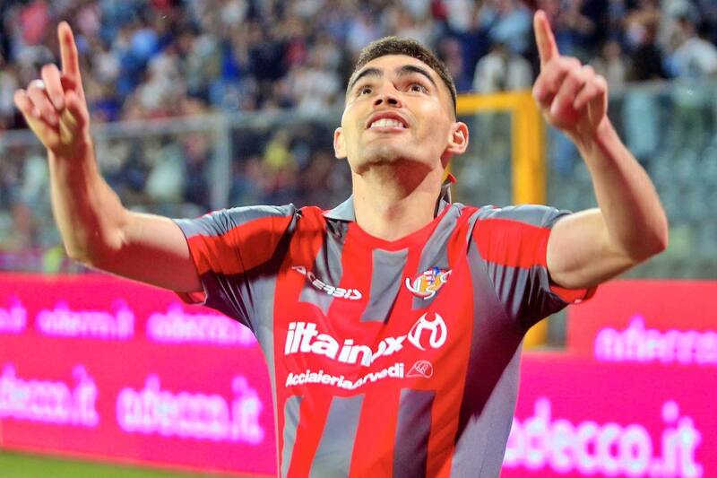 El mexicano Johan Vázquez anotó un gol clave en la lucha para la salvación en el fútbol italiano.