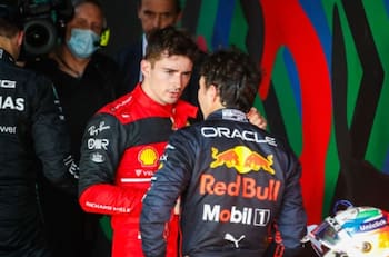 Las dudas de Charles Leclerc sobre la forma en que Checo Pérez se despegó de él en el GP de Singapur