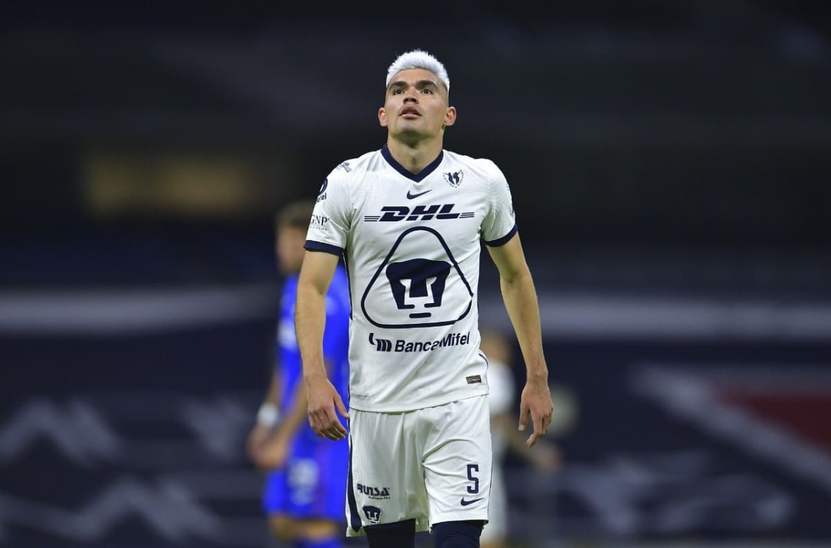 Pumas busca comprar a Johan Vásquez para poderlo vender a Europa