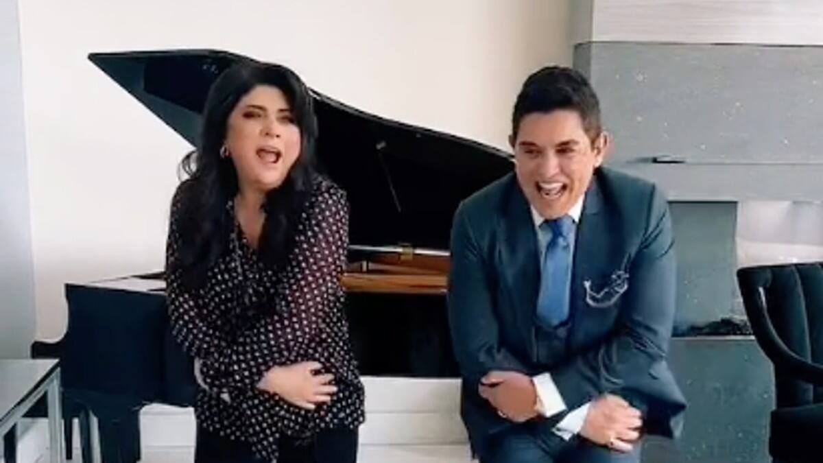 Victoria Ruffo armó coreografía de "La Chona" en TikTok junto a Ernesto Laguardia