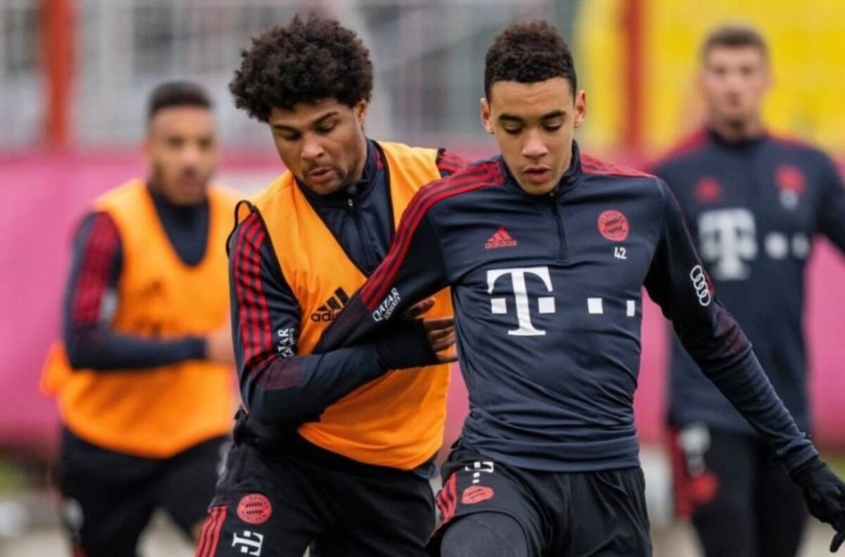Jugadores del Bayern Múnich no recibirán su sueldo por negarse a vacunar contra COVID
