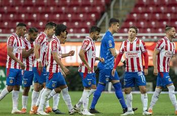 Chivas reporta un positivo por COVID previo a su duelo contra León