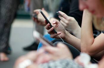 2022: La lista de los celulares que emiten más radiación (¡se pasan de tóxicos!)