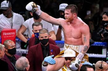 Entre campeones: "Creed" celebró triunfo de Saúl "Canelo" Álvarez