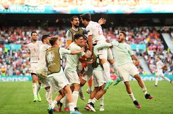 España derrotó a Croacia en un partido espectacular y se calificó a cuartos de final