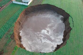 VIDEO: Gran socavón de más 60 metros de diámetro en Puebla