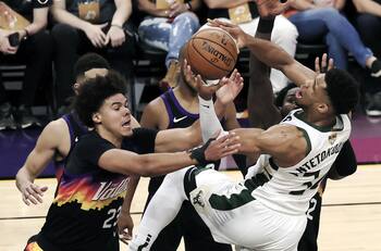 Las remontadas históricas en Finals de NBA: ¿Podrán los Bucks?