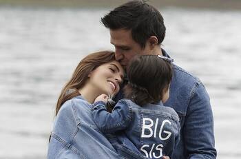 Claudia Álvarez y Billy Rovzar anuncian así que esperan mellizos