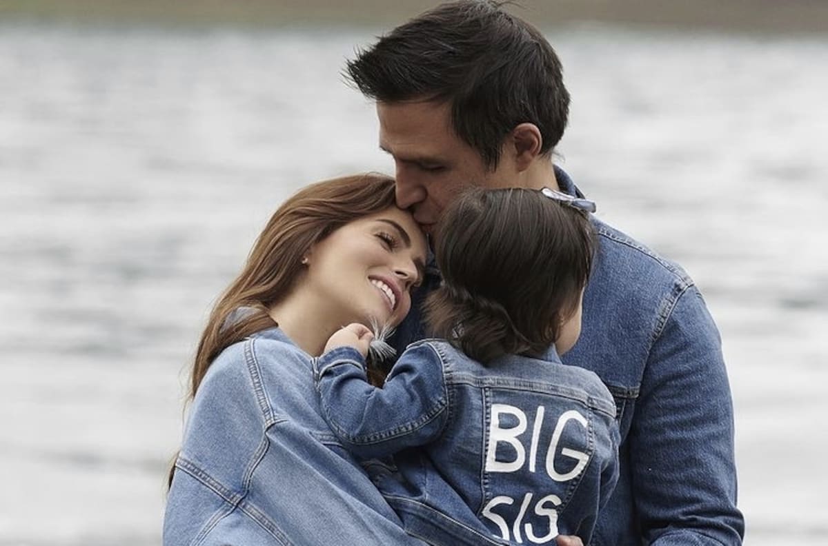 Claudia Álvarez y Billy Rovzar anuncian así que esperan mellizos