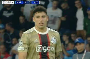 VIDEO | Jorge Sánchez fue superado una y otra vez en el Napoli vs Ajax de la Champions League